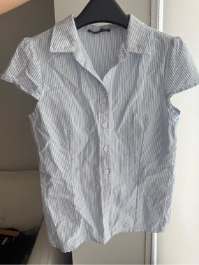 Brandy Melville Light Blue & White Striped Short-Sleeve Button-Up